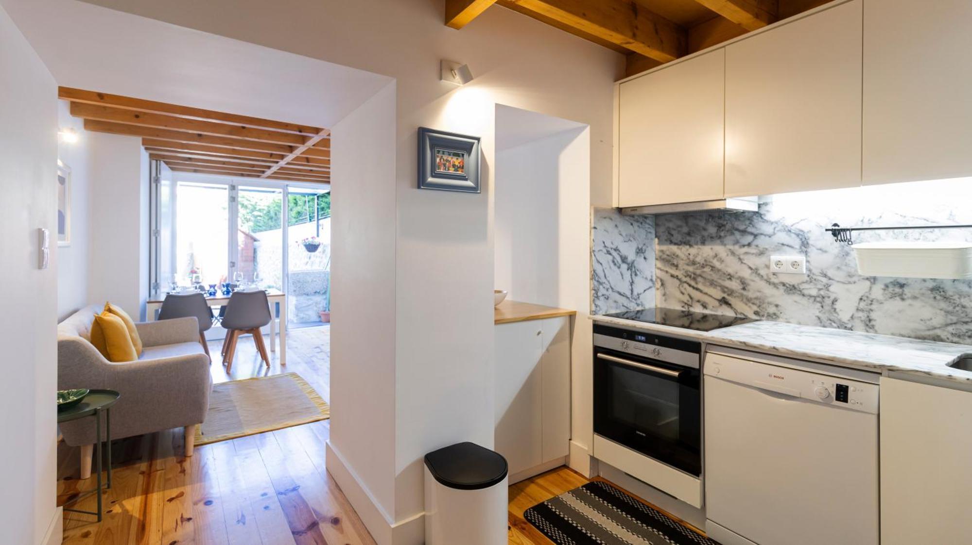 City Center Duplex W Patio By Lovelystay 포르투 외부 사진