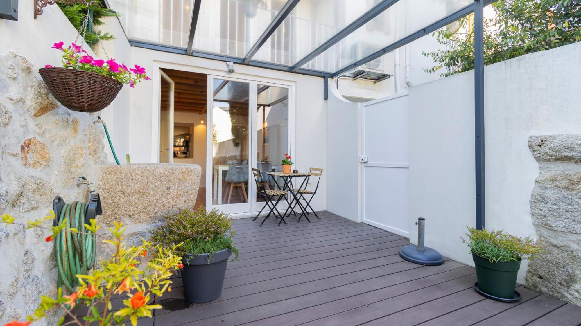 City Center Duplex W Patio By Lovelystay 포르투 외부 사진