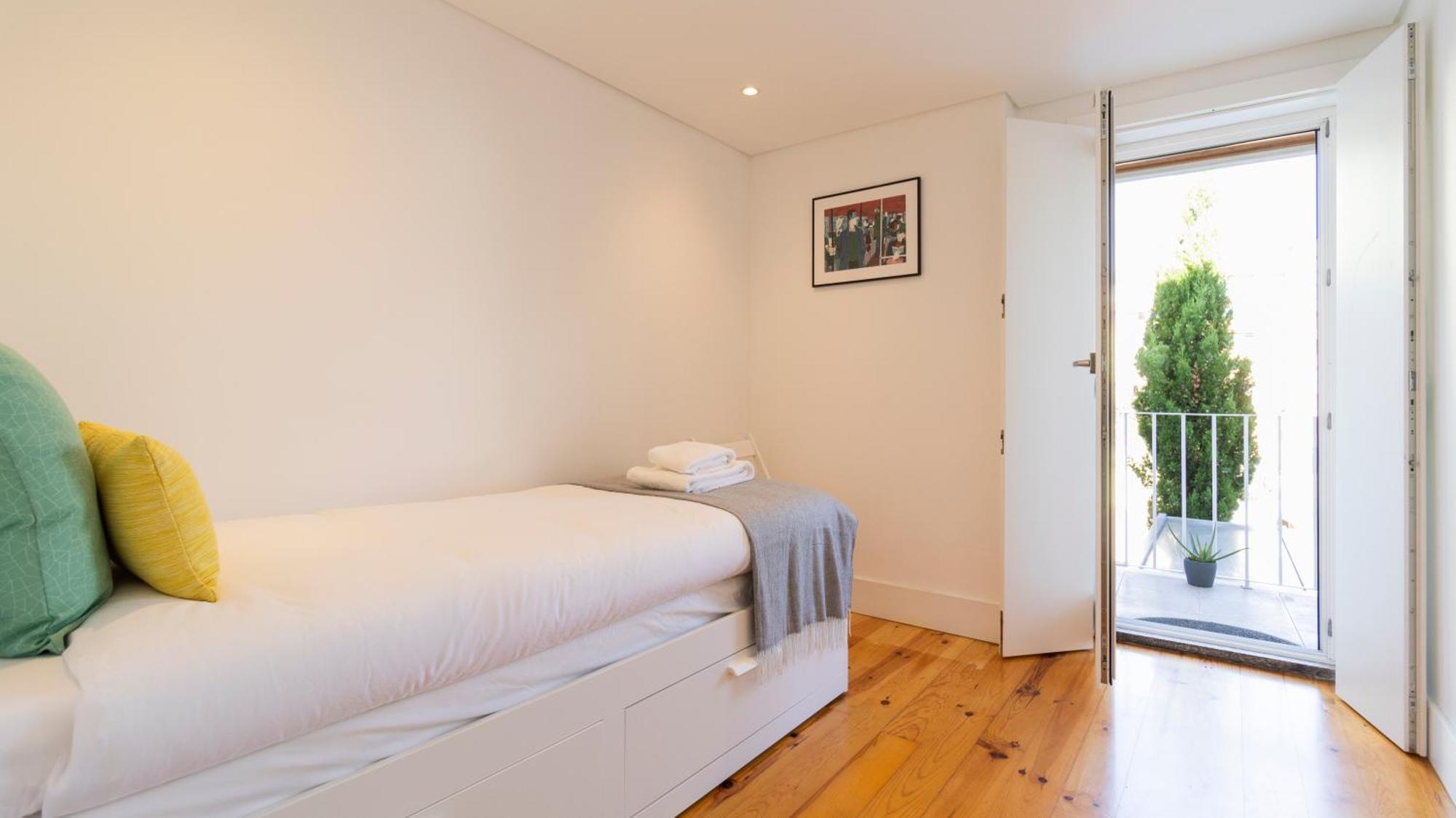 City Center Duplex W Patio By Lovelystay 포르투 외부 사진